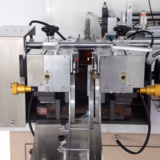 多機能織ラベル切断機/ホットおよびコールド印刷の衣服生地ラベルのカットと折り機、サテンリボン、コットンテープ、ケアラベルJz用