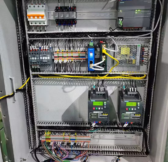 食品/化粧品/飲料/オイル/クリーム/石鹸液ペースト製品包装機械機械瓶詰めライン用の自動4/6/8ヘッドピストンポンプ充填機